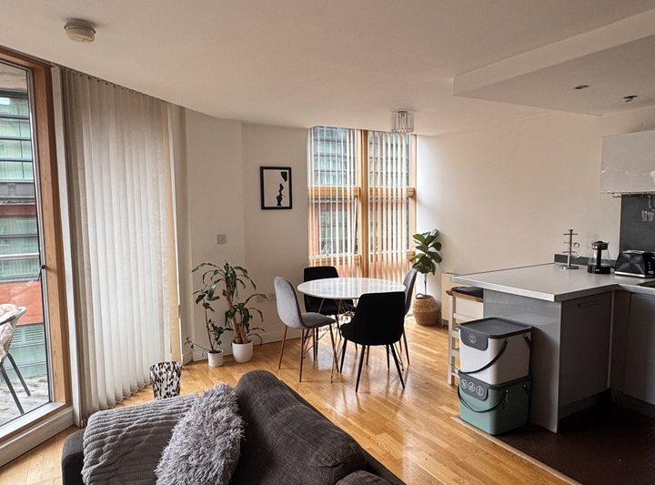 Bright Double Room in Stylish Apartment