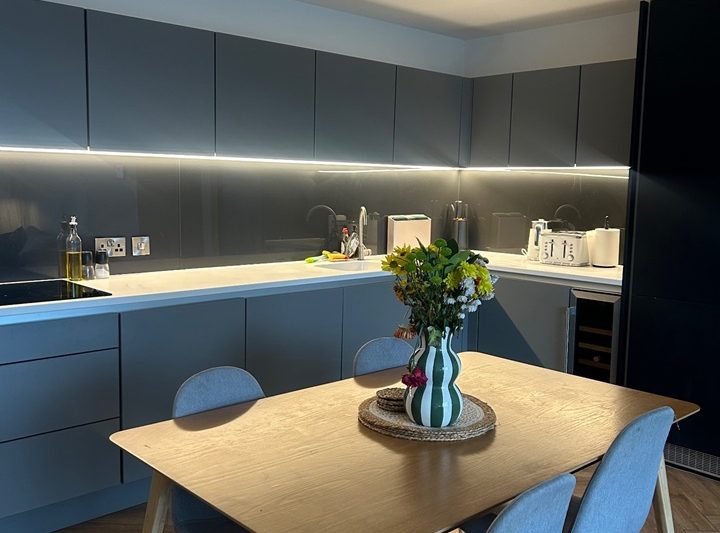 Stylish Double Room in Modern Flat – Anaconda Cut, M3 (Available Late April)